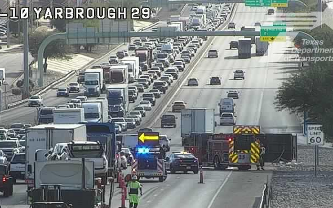 Accidente de Camión en la I-10 Este Cerca de Yarbrough: Volcadura Reportada
