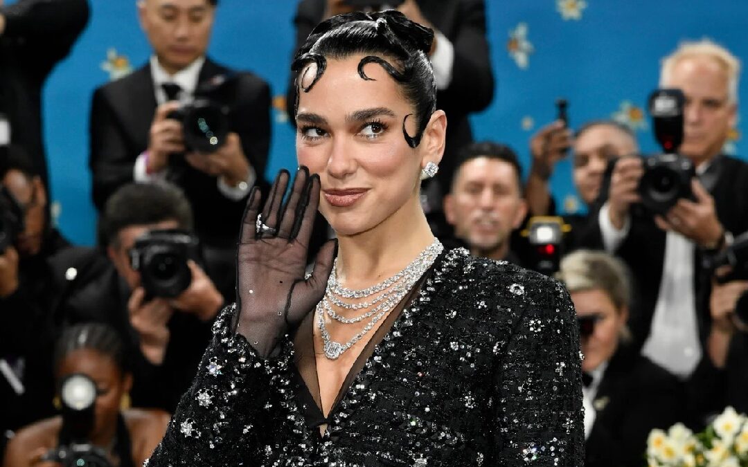 Dua Lipa deslumbra con sus clases de español y canta ‘Oye, mi amor’ con Fher de Maná