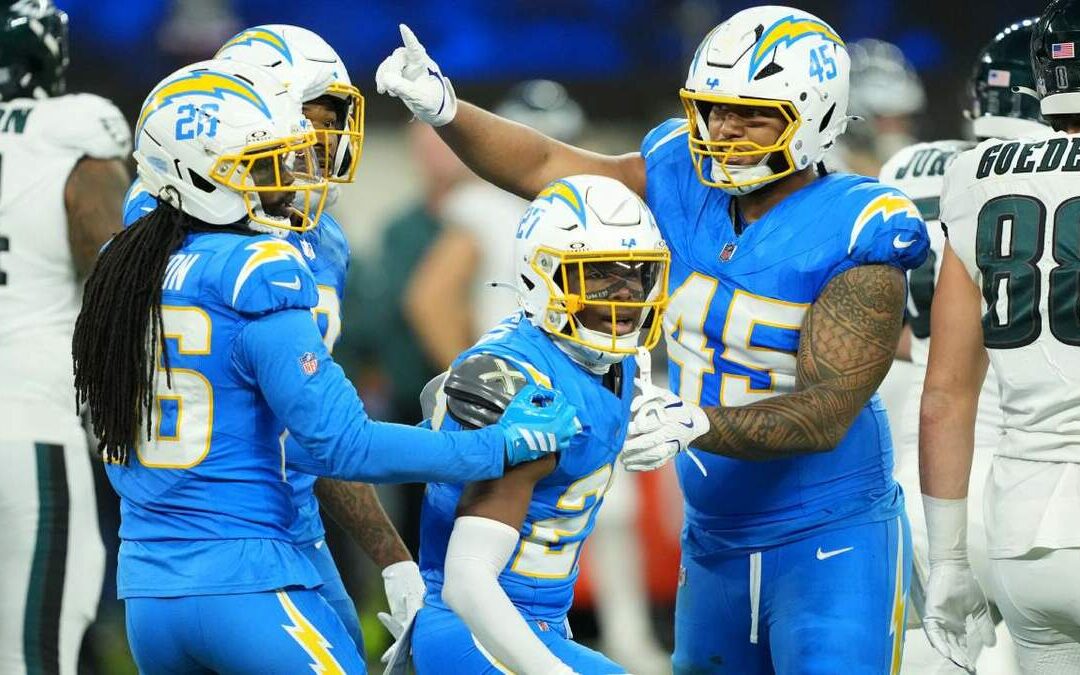 Los Angeles Chargers Consiguen una Victoria Dramática en Tiempo Extra Contra los Philadelphia Eagles