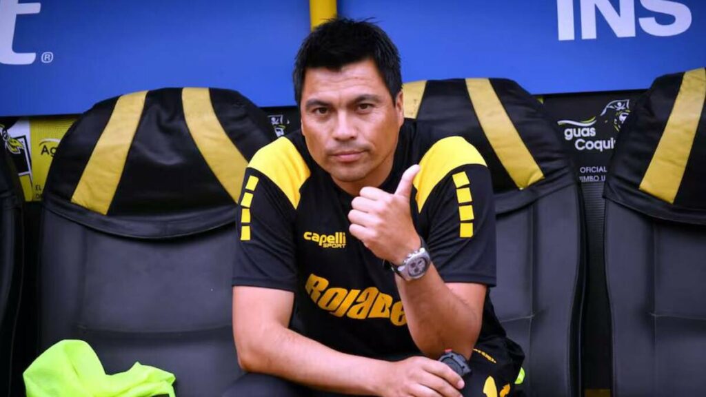 Gallos Blancos de Querétaro Presentan a Esteban González como su Nuevo Entrenador de Manera Innovadora