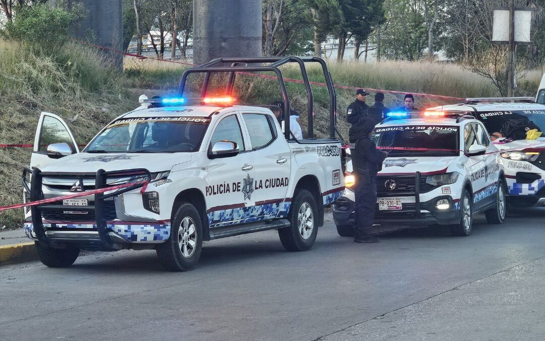 Cadáver abandonado con huellas de tortura encontrado bajo el puente del Periférico en Amozoc