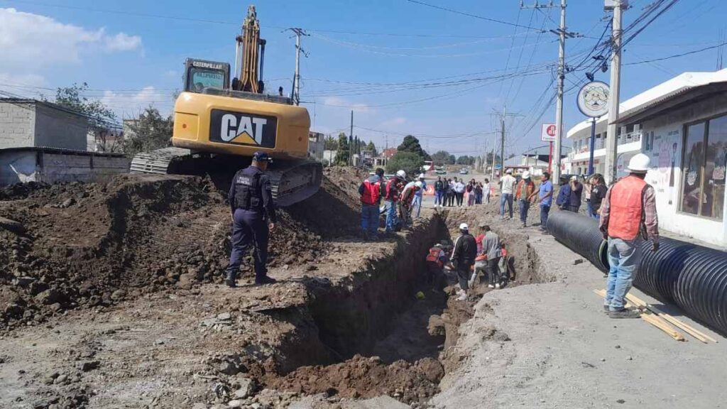 Trabajador Atrapado: Derrumbe en Edomex Genera Emergencia en Obra de Construcción