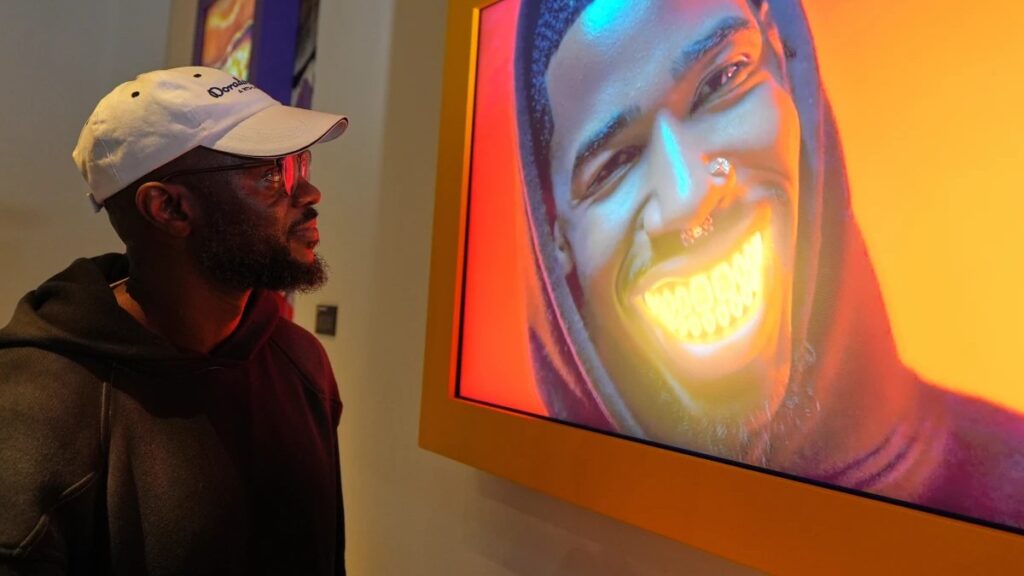 Comediantes de Tampa Bay utilizan herramientas de IA pero mantienen el control del espectáculo