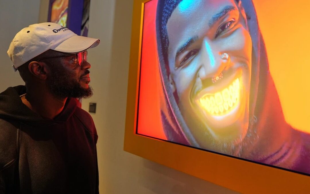 Comediantes de Tampa Bay utilizan herramientas de IA pero mantienen el control del espectáculo