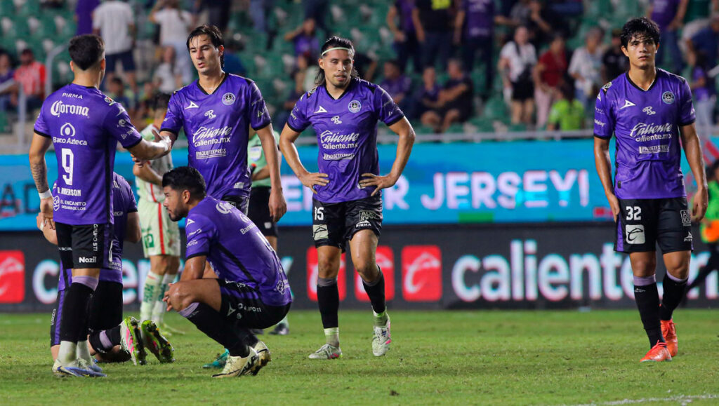 Desbandada en Mazatlán FC: Salidas de Jugadores y Cuerpo Técnico