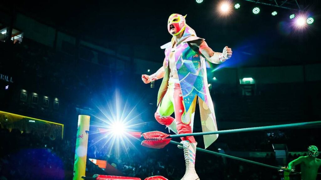 Impactante caída de Neón en Tampa Bay: Un vistazo al insólito incidente durante el combate