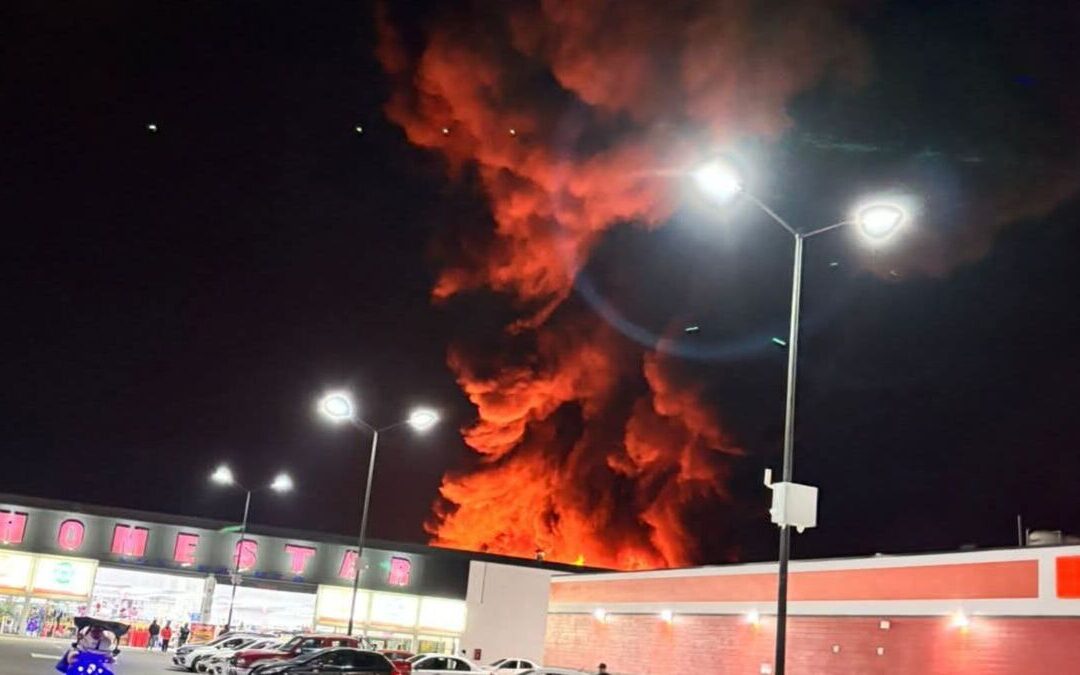 Incendio en Ixtapaluca: Emergencia en Fábrica de Colchones y Evacuaciones en Plaza Pilares