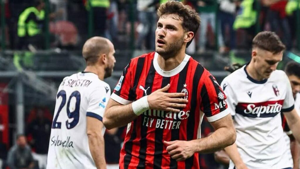 El entrenador del Milan revela cuándo volverá Santiago Giménez al fútbol