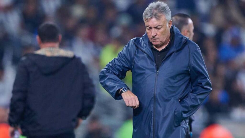 Domenec Torrent Critica el Arbitraje en el Juego Contra Toluca